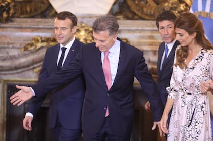 Macri recibió a Macron en el Salón Blanco de la Casa Rosada
