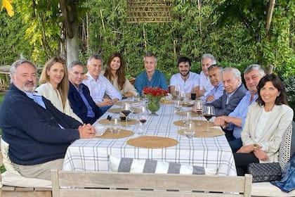 Macri recibió a Mario Vargas Llosa en su quinta familiar
