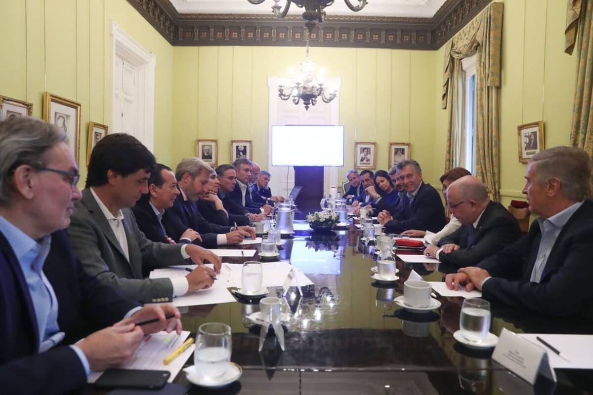 Macri reunió ayer a su equipo y le pidió que contribuyan a una transición ordenada