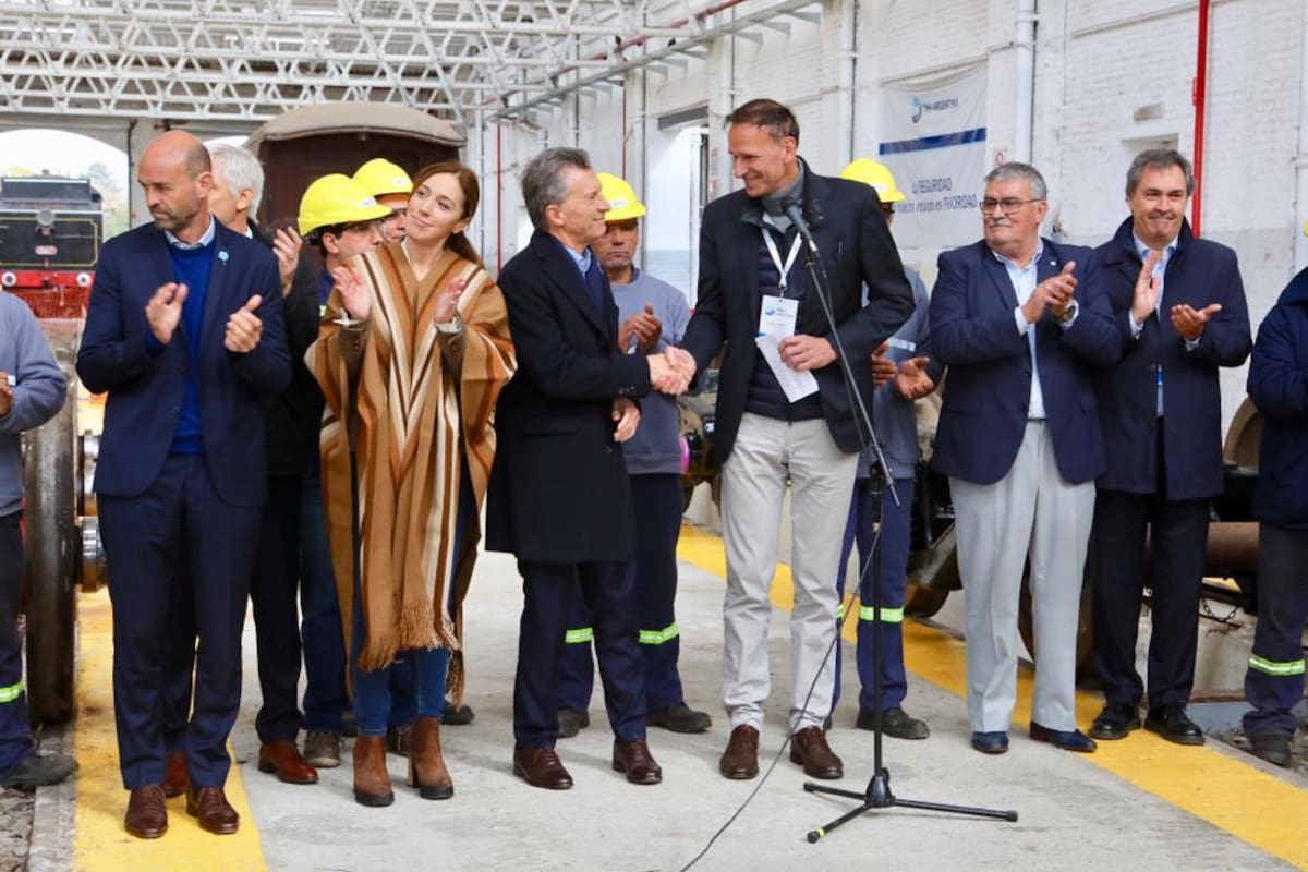 Macri saluda al presidente de la rusa TMH, Hans M. Schabert