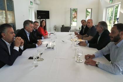 Macri se reunió en Olivos con la gobernadora Vidal; el jefe de Gobierno porteño Larreta; el senador Pichetto; los gobernadores Cornejo y Morales, de Mendoza y Jujuy, respectivamente; el senador Humberto Schiavoni y el legislador porteño Maximiliano Ferraro
