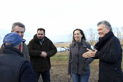 Macri visitó en Tandil al productor lechero Martín Tuculet