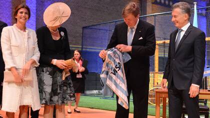 Macri y Awada participaron de una clínica de hockey en Amsterdam junto con los reyes Guillermo y Máxima