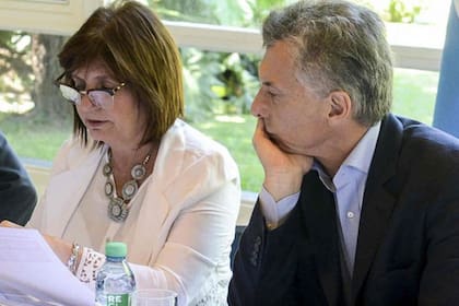 La ministra de Seguridad de la Nación Patricia Bullrich, junto al presidente Mauricio Macri