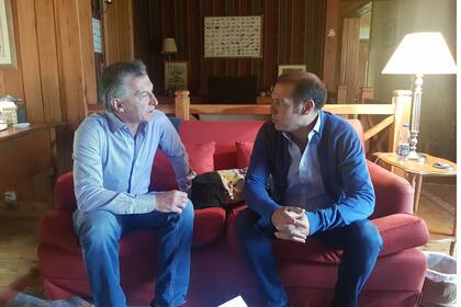 Macri y el gobernador de Neuquén, Omar Gutiérrez, ayer, en Cumelén