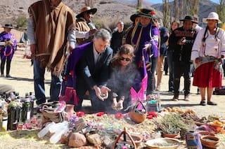 Ofrendas a la Pachamama y arenga electoral en la visita de Macri a Jujuy