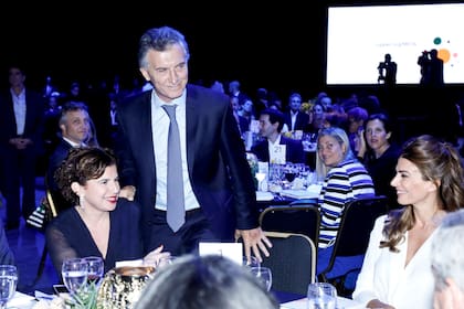 Macri y Juliana Awada junto a la directora ejecutiva de Cippec, Julia Pomares