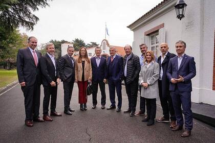 Macri y Pichetto, ayer en Olivos, con Vidal, Morales, Sanz, Peña y Frigerio, entre otros