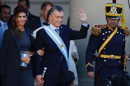 Macri y su esposa, al salir de la Catedral de Buenos Aires tras el tedeum