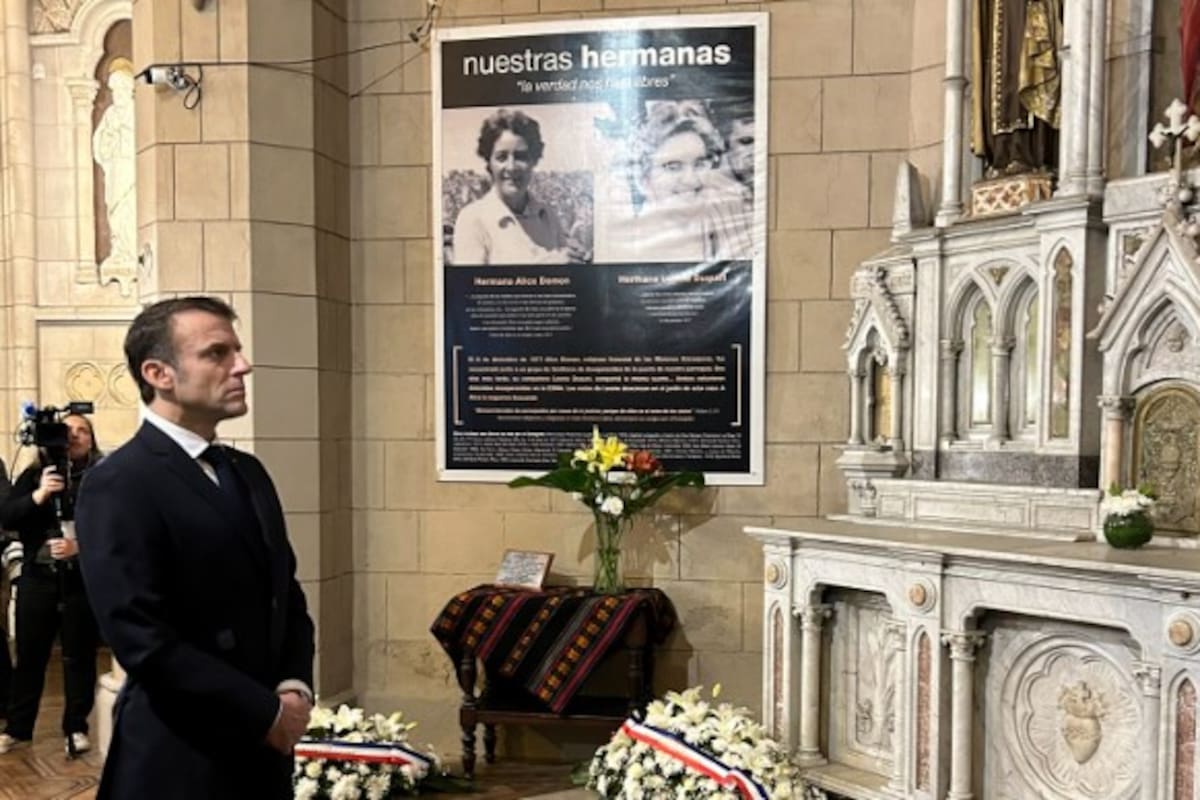 Macron en la iglesia de la Santa Cruz (@NadalDiplo)