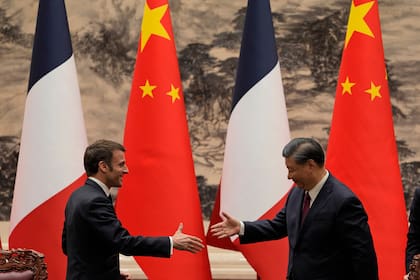 Macron llega a China para hablar con Xi sobre comercio y la guerra de Rusia en Ucrania
