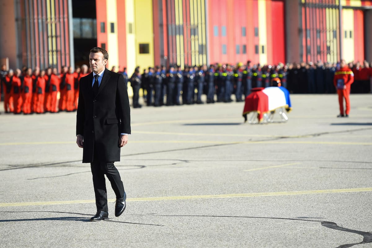 Macron participó hoy de un acto oficial en Nimes