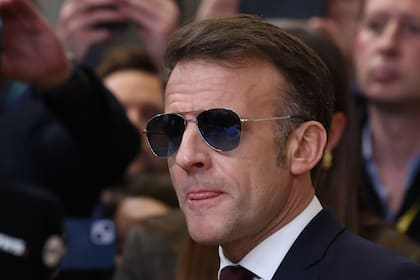 Macron propone tramitar por vía rápida una prohibición de redes sociales para menores de 15 años