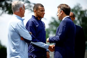 Macron sale en defensa de Mbappé tras el fuerte exabrupto racista de una senadora paraguaya
