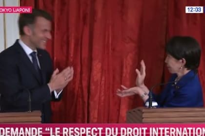 Macron se ríe del gesto de la ministra japonesa