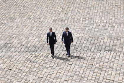 Macron y Xi Jinping en el Hotel des Invalides, durante la visita oficial de esta semana del presidente chino