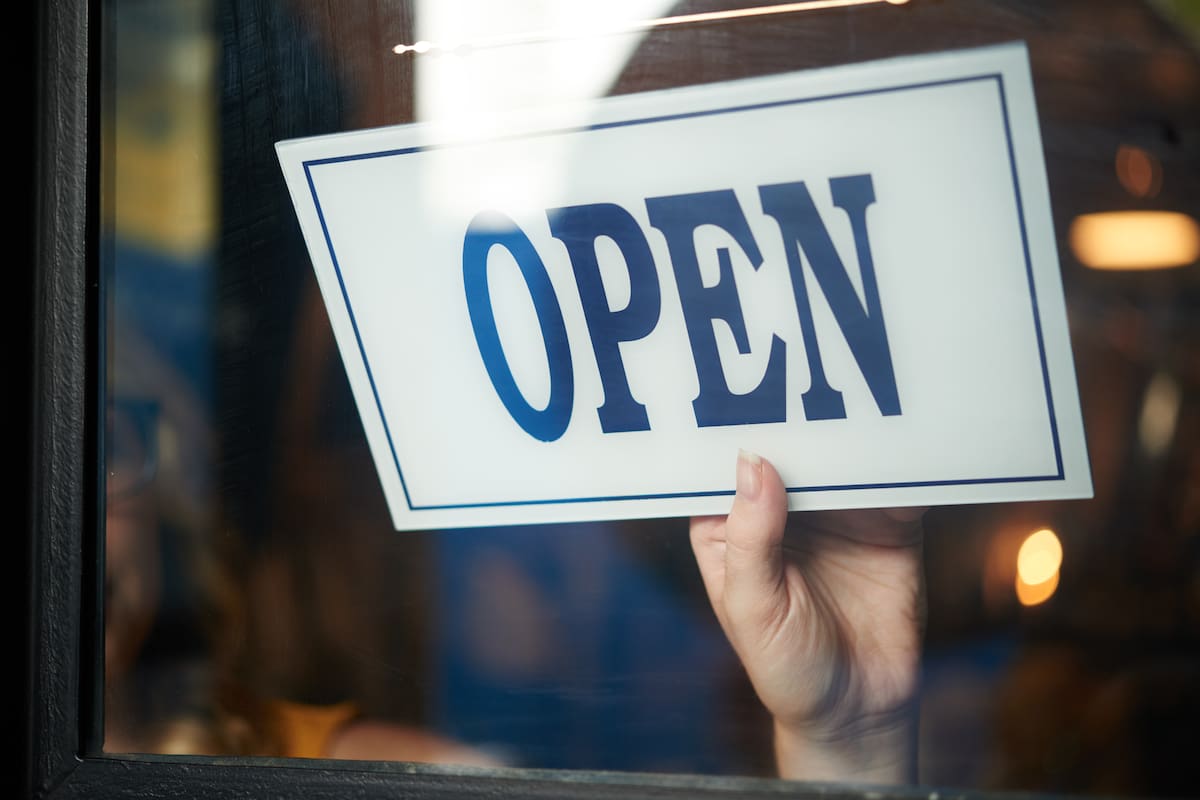 Macy´s abrirá durante el feriado del memorial day y anuncia ofertas especiales. Foto: Freepik