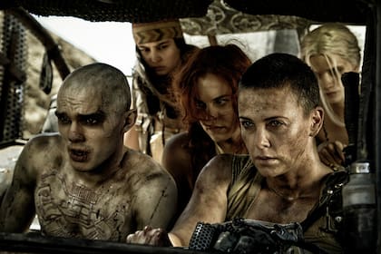 Charlize Theron en Mad Max: furia en el camino