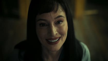 Madeleine Stowe como Ingrid Kersh en It: Bienvenidos a Derry (HBO Max).