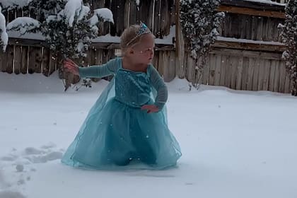 Madelyn, de 2 años, también conocida como "Elsa".