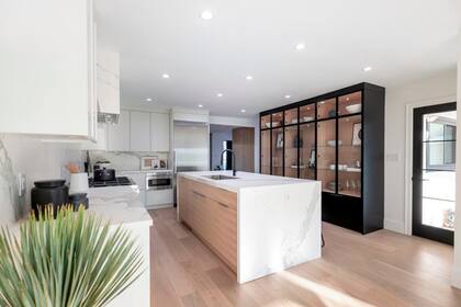 Madera, negro, verde y blanco en una combinación reluciente para la cocina