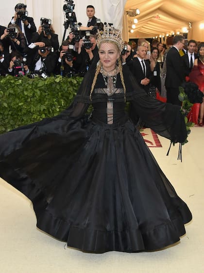 Madonna con un velo y corona, de Jean Paul Gaultier
