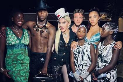 Madonna junto a sus seis hijos