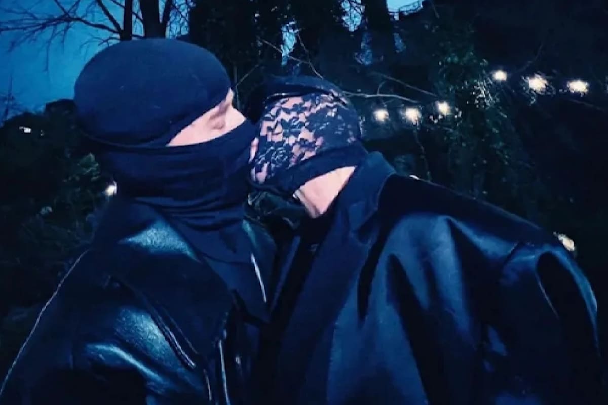 Madonna posteó en sus redes sociales una particular imagen junto con Josh Popper; disfrazados y besándose