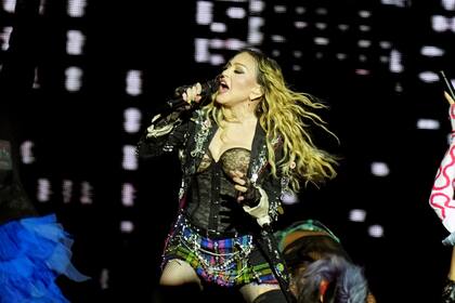 Madonna se presentó en el último concierto de The Celebration Tour, en la playa de Copacabana, en Río de Janeiro, Brasil