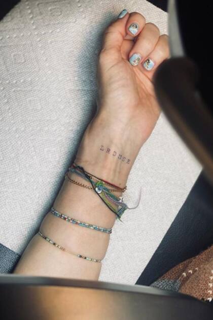 Madonna se tatuó y eligió homenajear a sus seis hijos, con las iniciales de cada uno en su piel