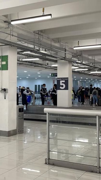 Madre cuenta cómo una aerolínea cometió un error fatal con su hija