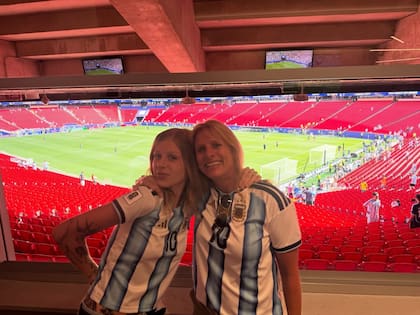 Madre e hija fanáticas de la selección argentina (Foto: @cellar.door.415)