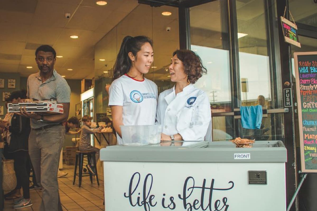 Madre e hija, Sarah y Annie Park, están por abrir su tercera sucursal después de su primera incursión en el negocio de los helados, en 2019