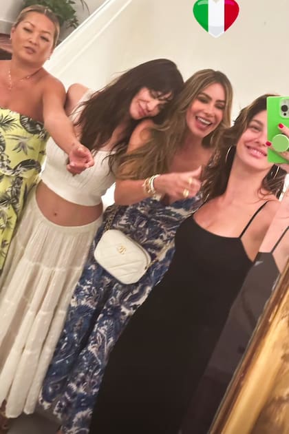 Madre e hija se encontraron con Sofía Vergara y otra de sus amigas.