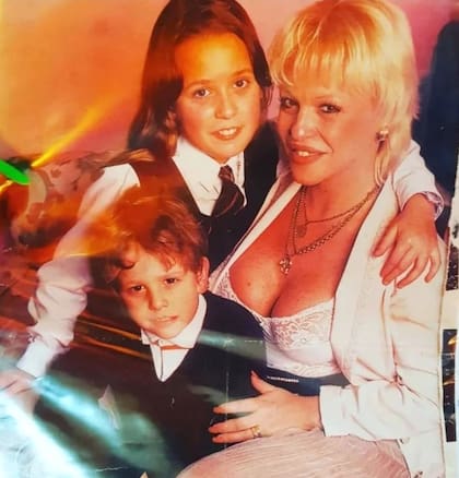 Madre famosa... Silvia Süller con el pequeño Christian y su hermana Marilyn