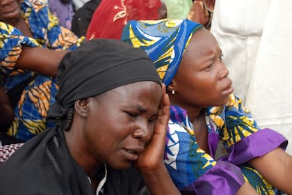 Madres de la chicas secuestradas se reúen para recibir información, en mayo de 2014