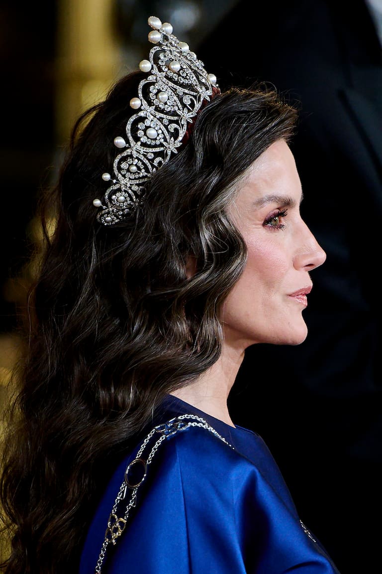 MADRID, SPAIN - NOVEMBER 04: Queen Letizia of Spain hosts a dinner gala for Oman's Sultan His Majesty Haitham Bin Tariq at the Royal Palace on November 04, 2025 in Madrid, Spain. (Photo by Carlos Alvarez/Getty Images)