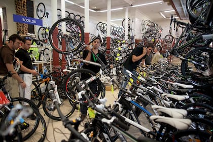 MADRID, SPAIN - SEPTEMBER 19: Customers check bikes at Calmera bike shop on September 19, 2013 in Madrid, Spain. As car sales slump across Europe and Spain's recession continues, bicycle sales in Spain appear to be outselling cars. The lastest figures of Spain's cycle industry showing 780,000 people buying bikes compared to 700,000 cars being sold. (Photo by Pablo Blazquez Dominguez/Getty Images)