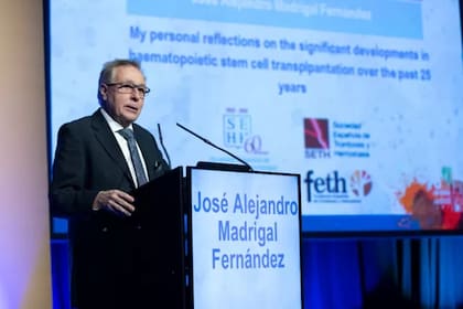 Madrigal visitó decenas de ciudades para ofrecer conferencias