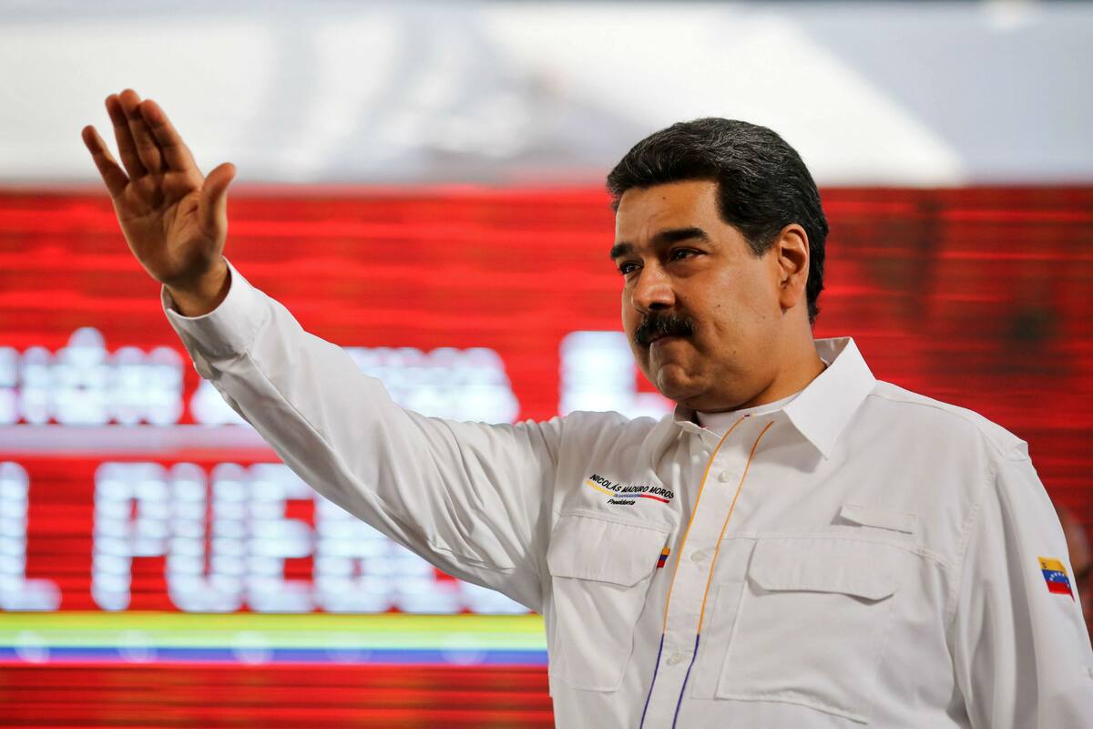 Maduro, ayer, al llegar a un programa de TV