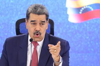 Maduro consulta si es posible retirar nacionalidad a quienes apoyen acción militar contra Venezuela