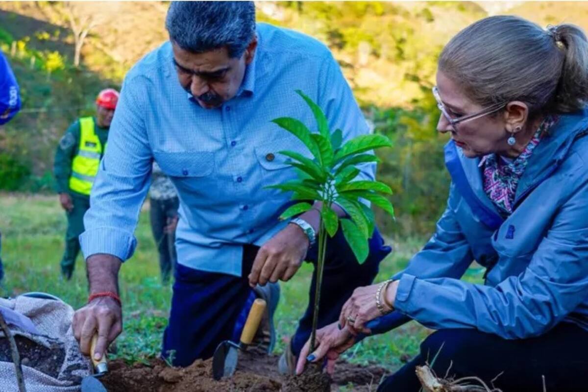 Maduro junto a su esposa y presidenta de la Asamblea Nacional, Cilia Flores.