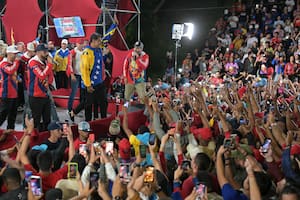Maduro junto a sus simpatizantes en Miraflores