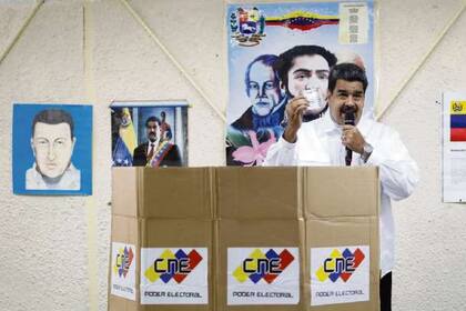 Maduro participó ayer en un simulacro de las elecciones
