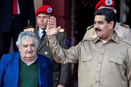 Maduro recibió a Mujica en Caracas