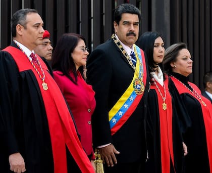 Maduro y su esposa estuvieron ayer con la plana mayor del Tribunal Supremo de Justicia, en Caracas