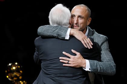 Maestro estratega y alumno talentoso en San Antonio: Popovich con Ginóbili