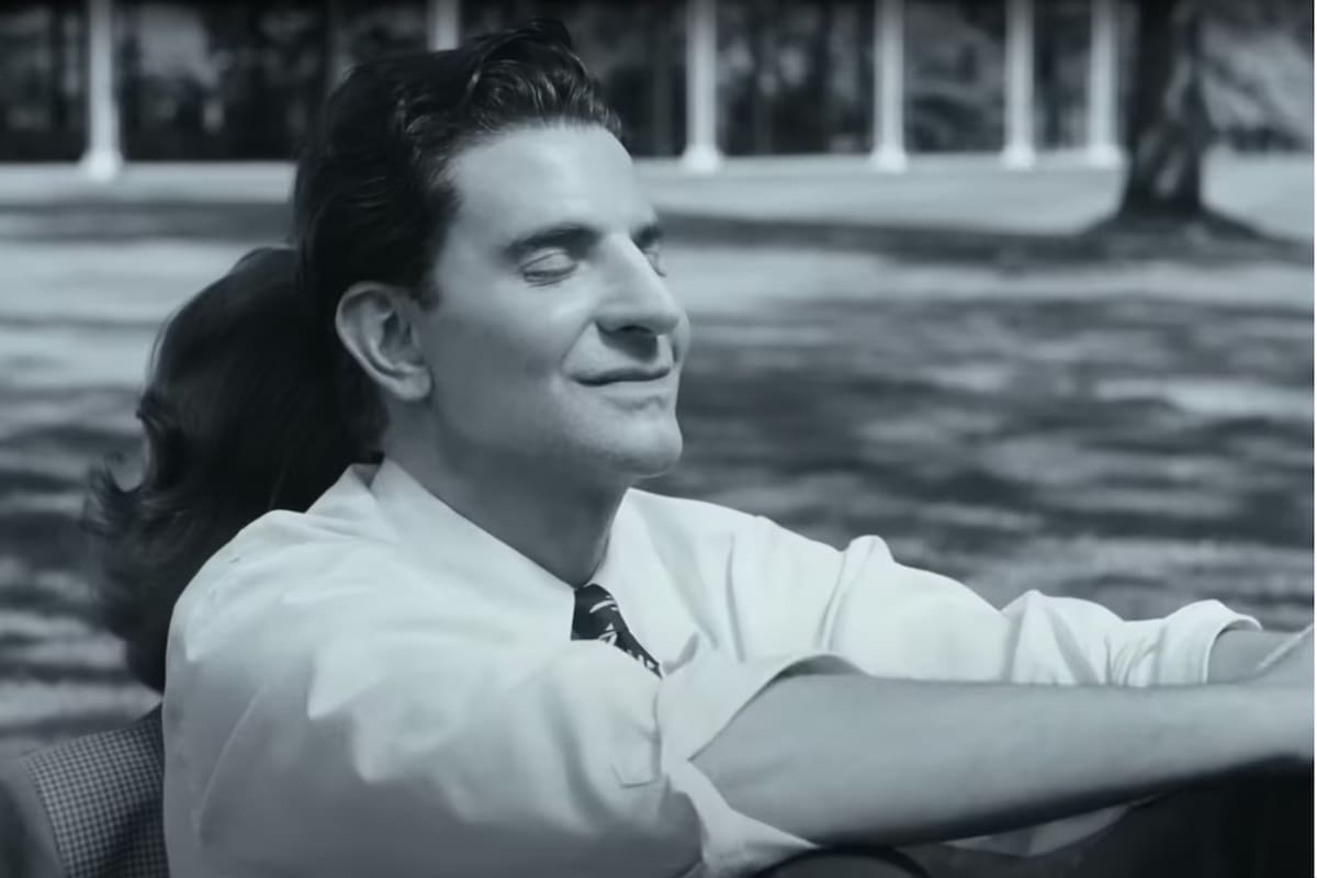 Maestro, protagonizada, escrita y dirigida por Bradley Cooper, quien pasó de incógnito por Venecia y no estará en el estreno mundial de su película para Netflix