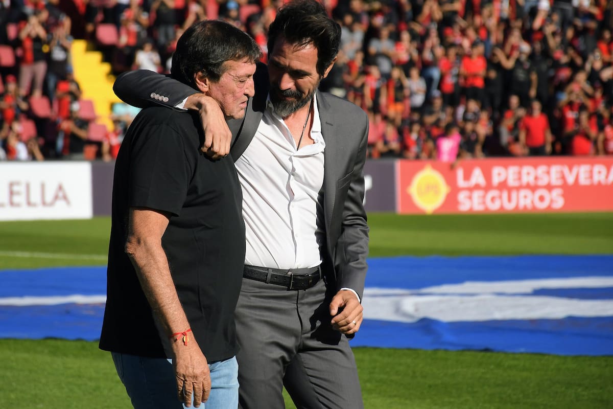 Maestro y alumno, amigos, ex futbolistas, Colón e Independiente: Julio César Falcioni y Eduardo Domínguez tienen mucho en común, y se prodigaron afecto antes del 2-2 en Santa Fe por la Copa de la Liga Profesional.