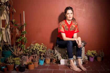 Maga escribió su primer poema a los 9 años, para un concurso escolar.